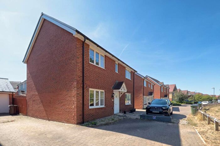 4 Bedroom Detached House To Rent In Redstart Croft, Jennett`s Park, RG12