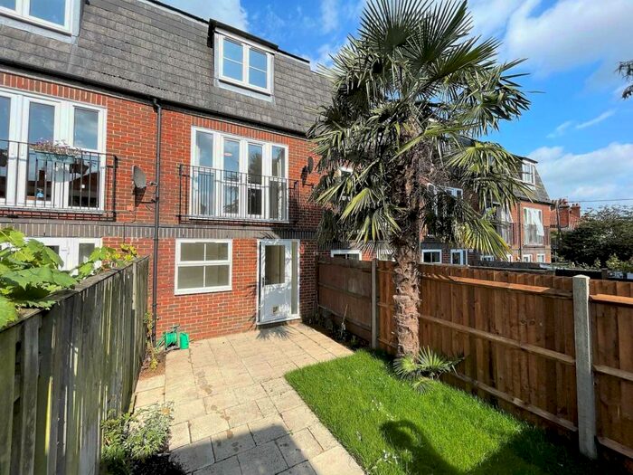 3 Bedroom Town House To Rent In Saxon Mews, Alton, GU34