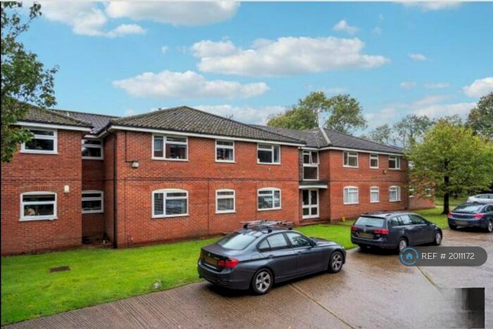2 Bedroom Flat To Rent In Cobblers Close, Slough, SL2