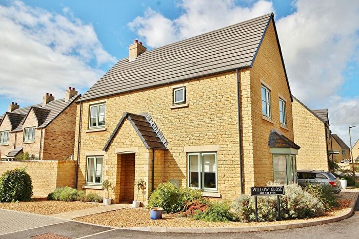 3 Bedroom Detached House For Sale In Willow Close, Milton Under Wychwood, OX7