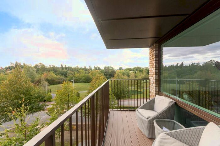 2 Bedroom Flat To Rent In Lakeside Drive, Park Royal, London, NW10