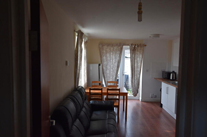 1 Bedroom Semi-Detached House To Rent In Spencer Crescent, Oxford, OX4