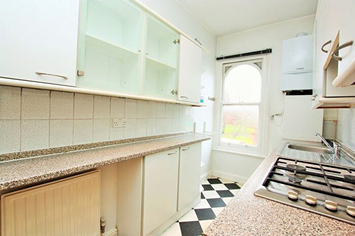 3 Bedroom Flat To Rent In Church Road, Hendon, NW4