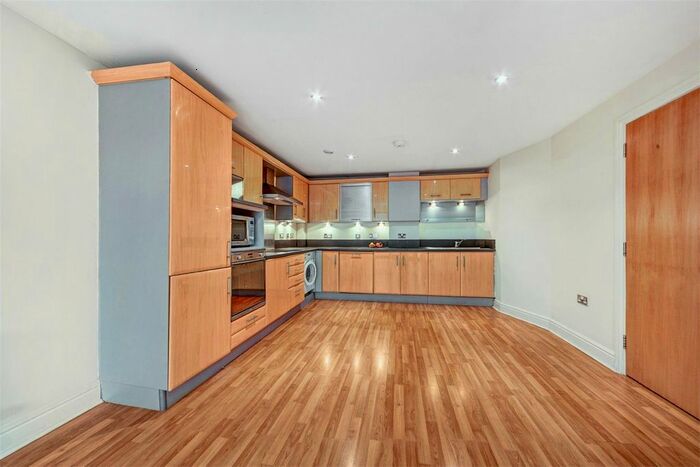 2 Bedroom Flat To Rent In Kingsway, London, N12