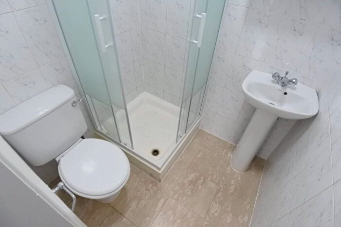 Studio To Rent In Brenthurst Gardens Willesden, London, NW10
