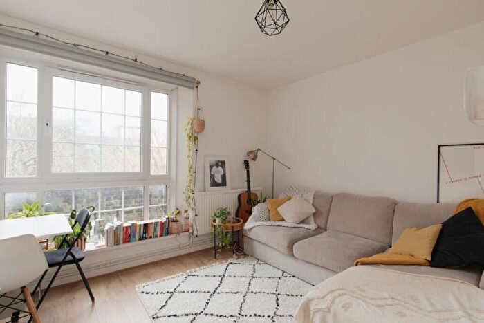 3 Bedroom Flat To Rent In Peckham Road, Bodeney House, SE5
