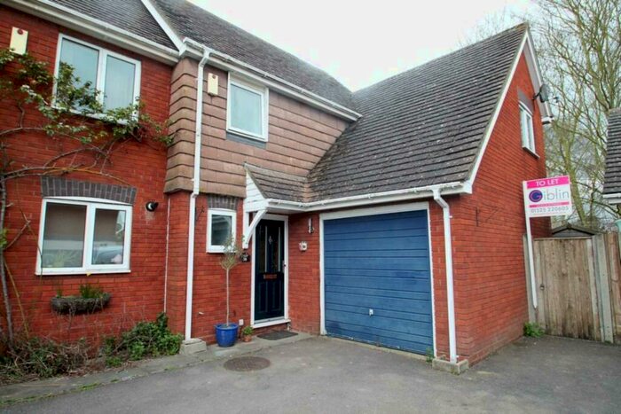 3 Bedroom End Of Terrace House To Rent In Wivelsfield, Eaton Bray, LU6