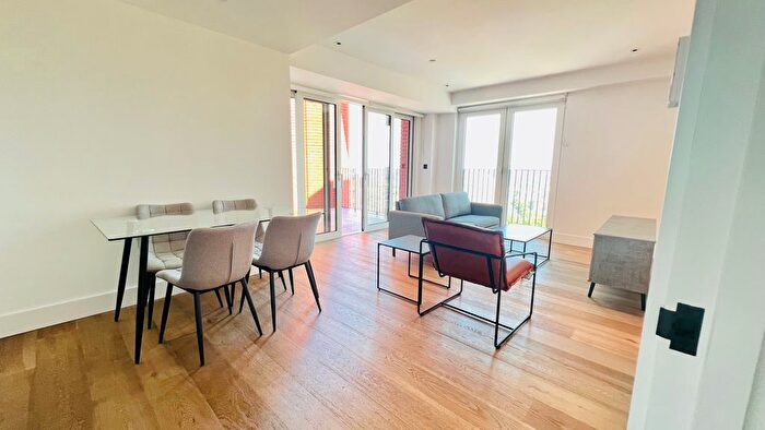 2 Bedroom Flat To Rent In Exchange Gardens, London, SW8
