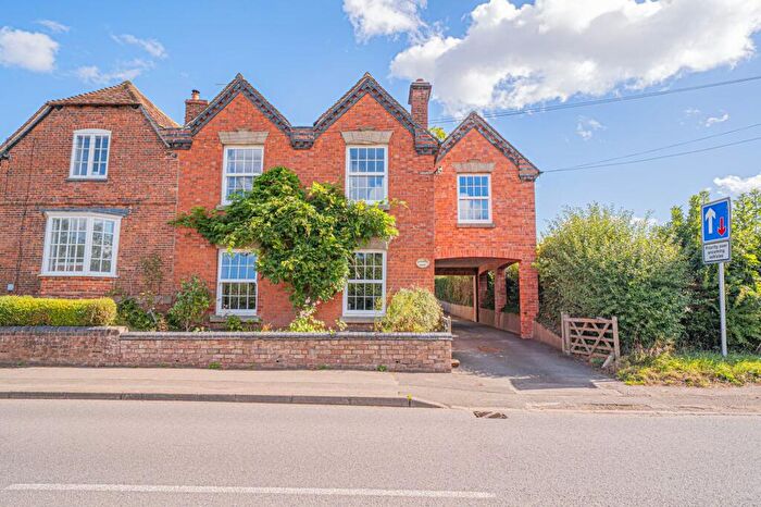4 Bedroom Semi-Detached House For Sale In Spencers Lane, Berkswell, CV7