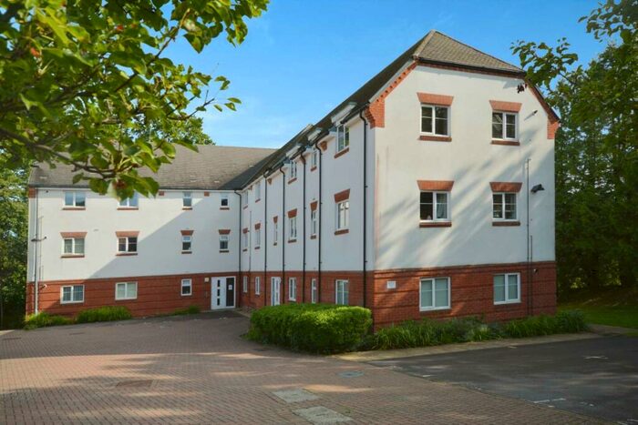 2 Bedroom Flat To Rent In Stubwick Court, Amersham, HP6