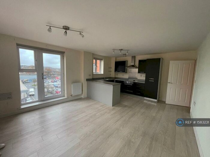 2 Bedroom Flat To Rent In Lansdowne House, Reading, RG30