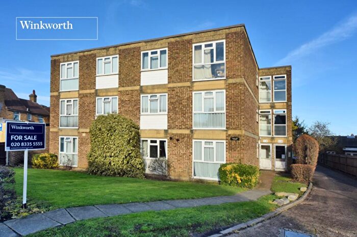 1 Bedroom Apartment For Sale In Swallow Court, Cheam Common Road, Worcester Park, KT4