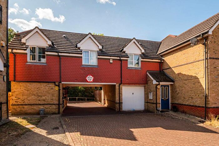 2 Bedroom Flat To Rent In Hardcastle Close, New Cross, London, SE14