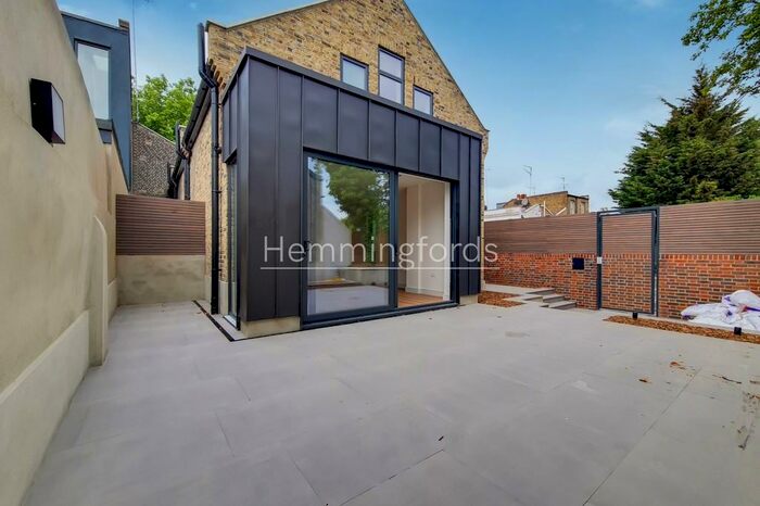1 Bedroom Mews To Rent In Bakers Lane, Highgate, N6