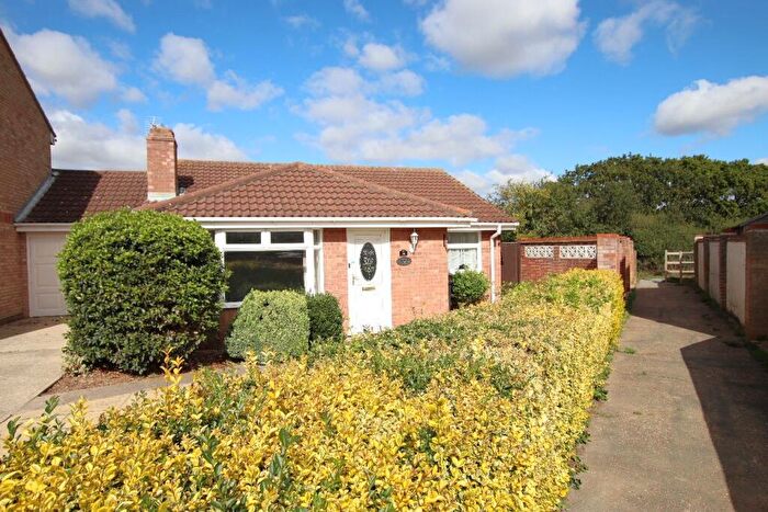 2 Bedroom Bungalow For Sale In Abinger Close, Clacton On Sea, CO16