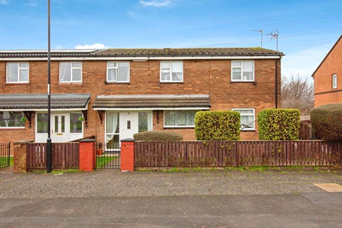 5 Bedroom Semi Detached House For Sale In Wendover Close, Sunderland, SR5