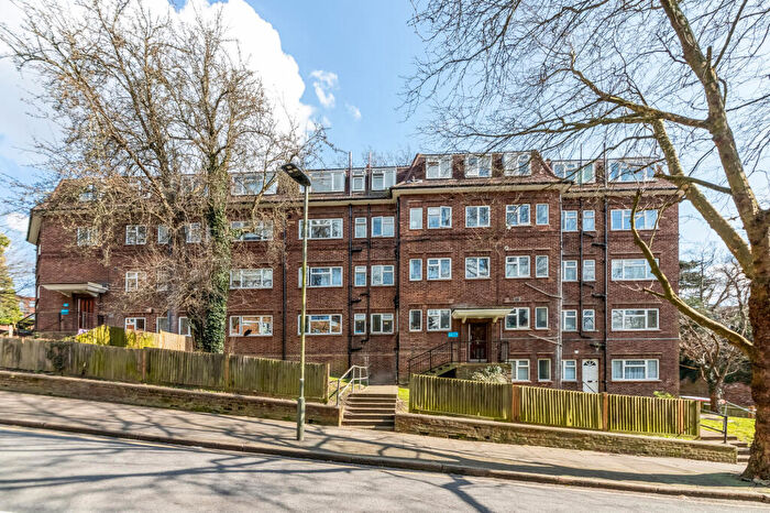 2 Bedroom Flat For Sale In Hollydene, Beckenham Lane, Bromley, BR2