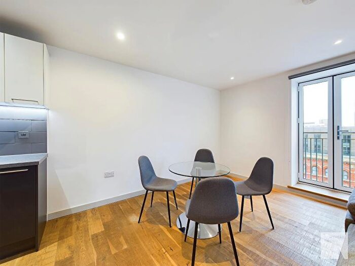 2 Bedroom Apartment To Rent In Apt :: One Cutting Room, M4