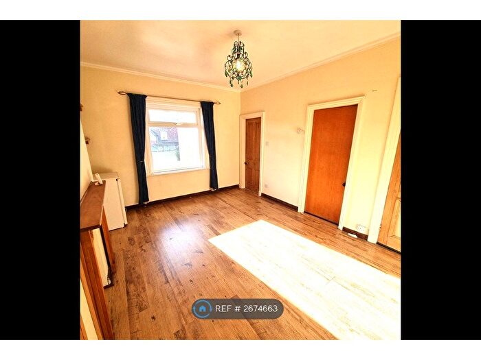 2 Bedroom Flat To Rent In Lynton Gardens, Harrogate, HG1