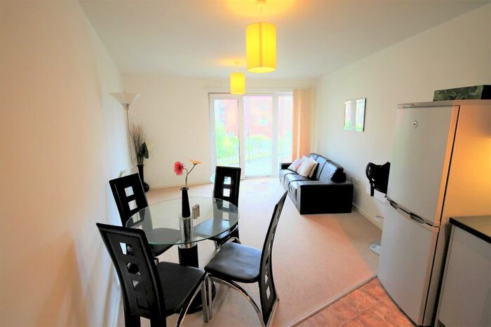 2 Bedroom Flat To Rent In Stillwater Drive, Manchester, M11