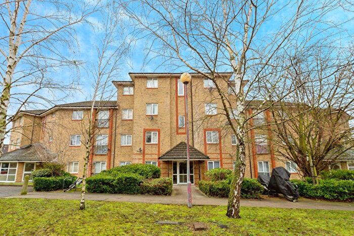 2 Bedroom Flat For Sale In Marine Drive, Barking, IG11