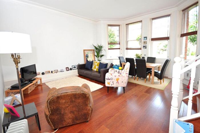 3 Bedroom Flat To Rent In Canfield Gardens, South Hampstead, NW6