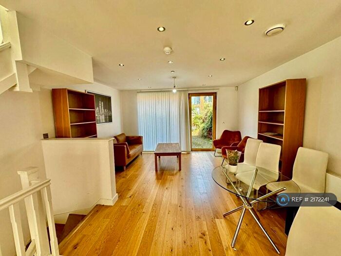 3 Bedroom Terraced House To Rent In Barrow Street, Salford, M3