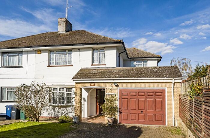 4 Bedroom Semi-Detached House To Rent In Pyecombe Corner, London, N12