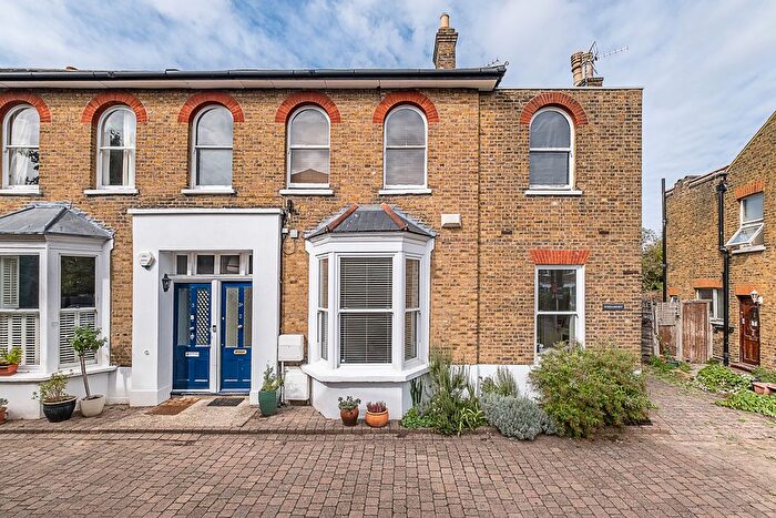 3 Bedroom Flat For Sale In Cecil Road, London, SW19