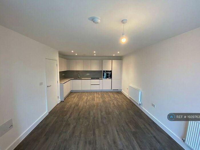 2 Bedroom Flat To Rent In Eastern Avenue, Ebsfleet Valley, Swanscombe, Kent, DA10