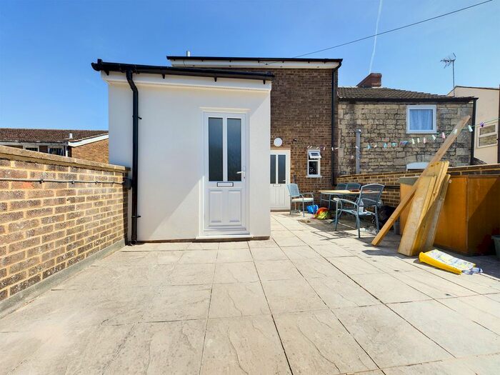 1 Bedroom Flat To Rent In High Street, Stonehouse, Glos, GL10