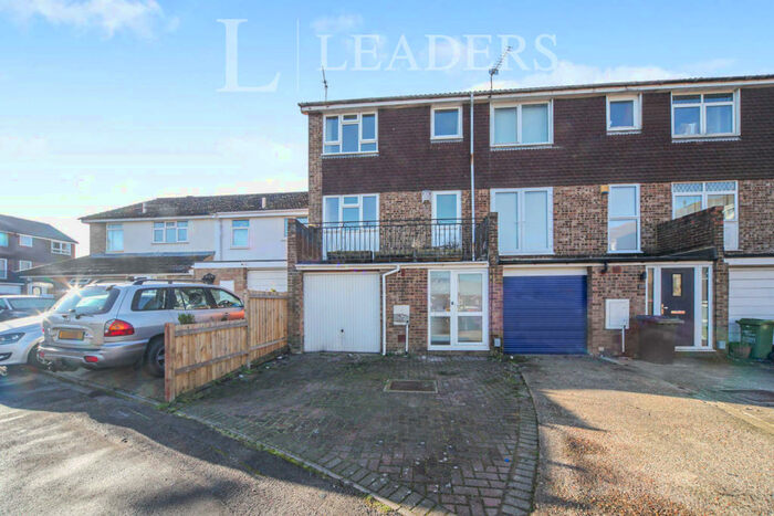 3 Bedroom Town House To Rent In Beale Street Dunstable, LU6