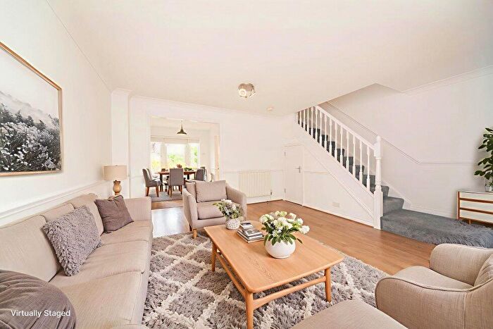 4 Bedroom House To Rent In Melrose Avenue, Willesden Green, NW2