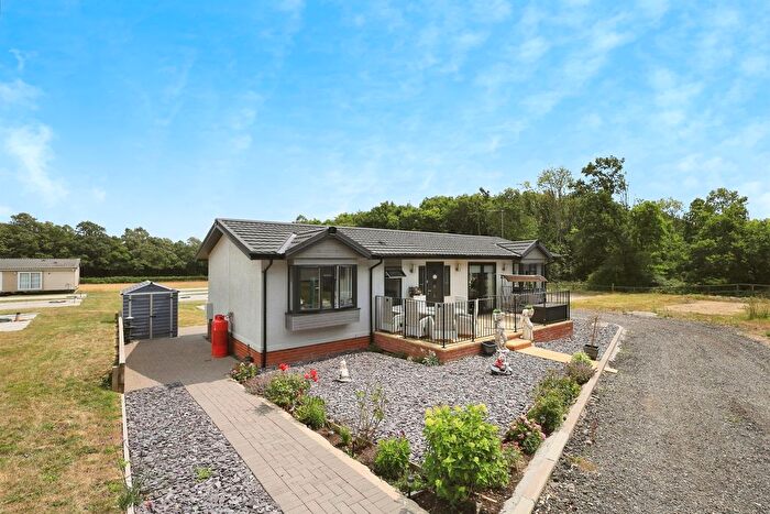2 Bedroom Mobile/park Home For Sale In The Broyle, Shortgate, Lewes, BN8