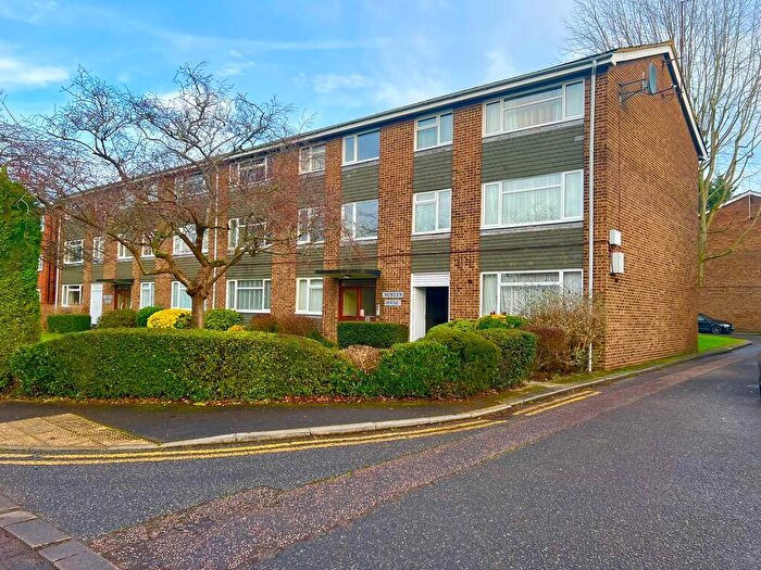 2 Bedroom Flat To Rent In Cornwall Road, Hatch End, HA5