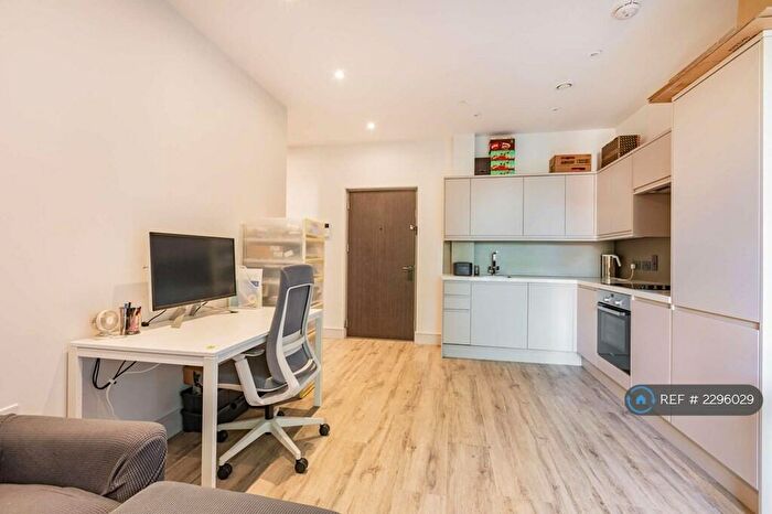 1 Bedroom Flat To Rent In Slough, Slough, SL1