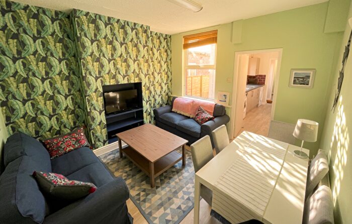 4 Bedroom House To Rent In Mettham Street - Bed Ex Bills, Lenton, East Midlands, NG7