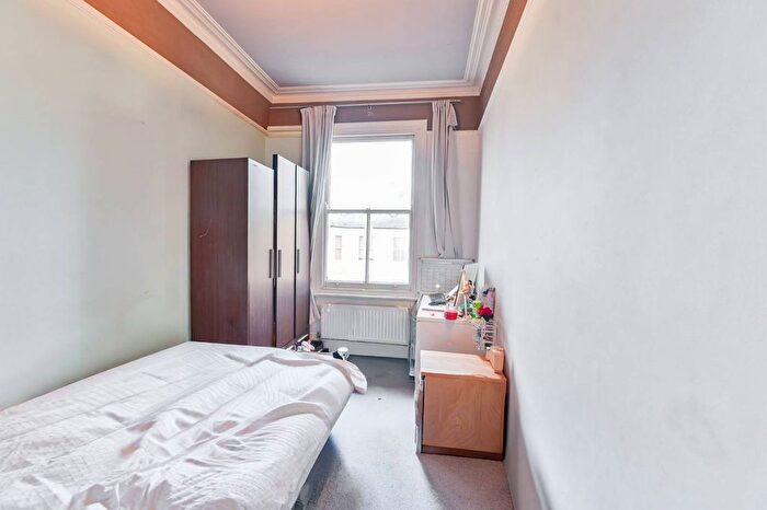 3 Bedroom Flat To Rent In Cranworth Gardens, Stockwell, London, SW9