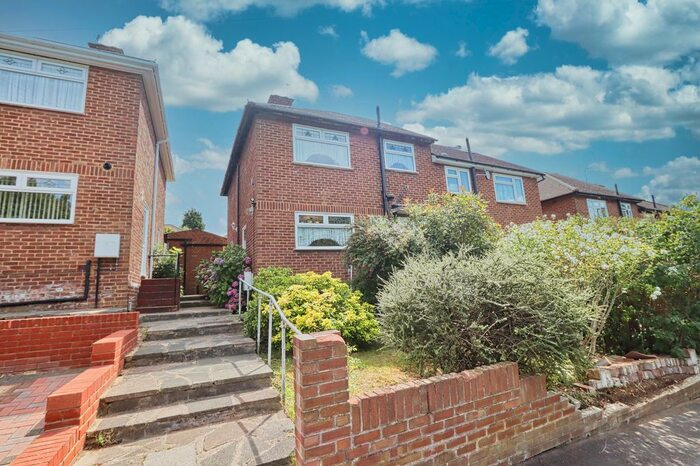 3 Bedroom Semi-Detached House To Rent In St. Johns Road, Romford, RM5