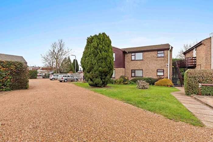 1 Bedroom Flat For Sale In Oakengrove Road, Hazlemere, HP15