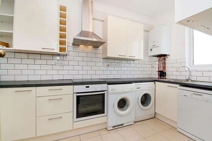 3 Bedroom Flat To Rent In Wrythe Lane, Sutton, Carshalton, SM5
