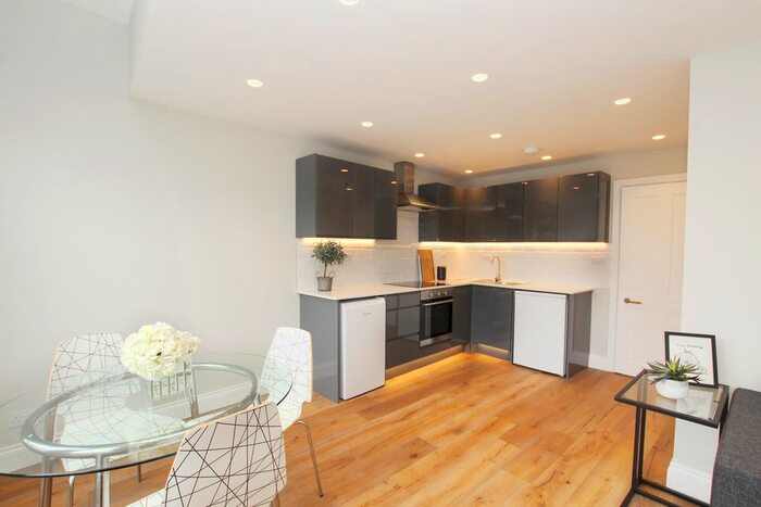 1 Bedroom Flat To Rent In Tradescant Road, London, SW8