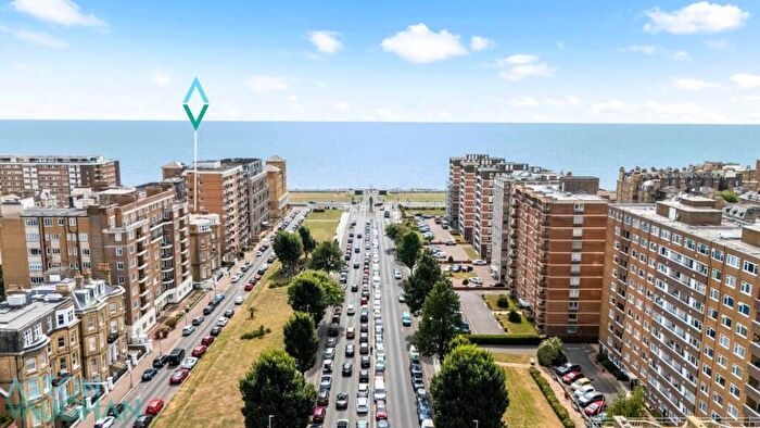 2 Bedroom Flat For Sale In Grand Avenue, Hove, BN3