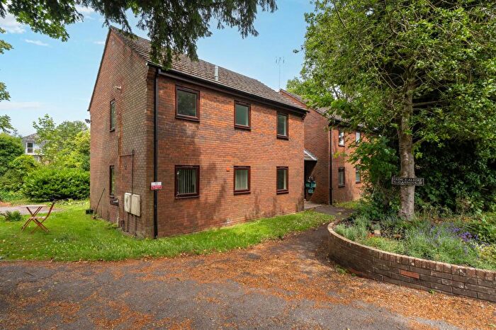 2 Bedroom Flat For Sale In Prince Albert Gardens, Andover, SP10