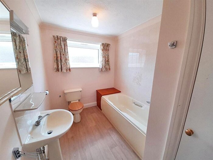 2 Bedroom Detached Bungalow For Sale In Burndell Road, Yapton, BN18