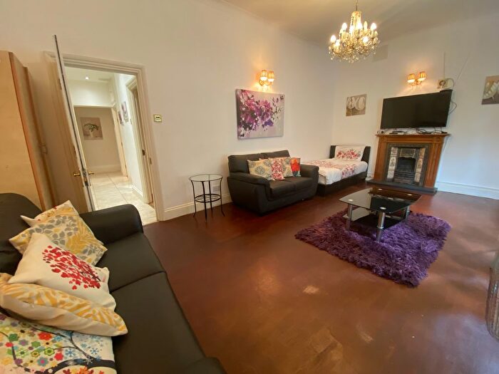 2 Bedroom Flat To Rent In Cromwell Road, London, SW5