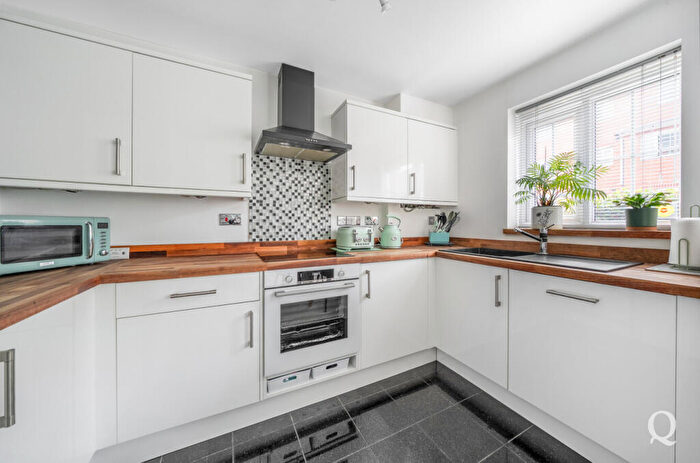 1 Bedroom Apartment For Sale In Peony Crescent, Sittingbourne, ME10