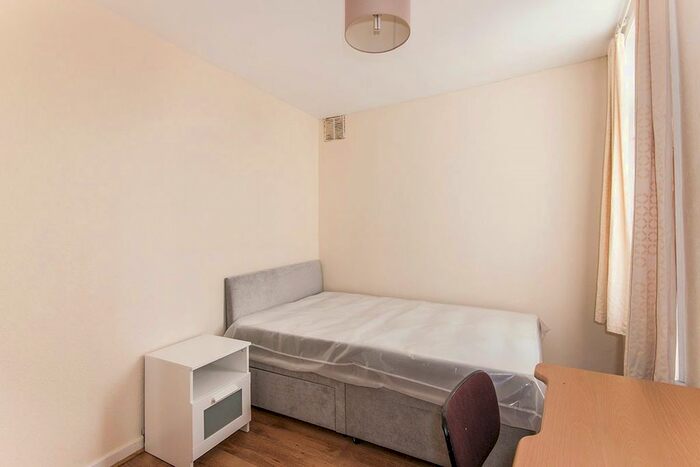 5 Bedroom Semi-Detached House To Rent In Fawcett Road, Southsea, Hampshire, PO4