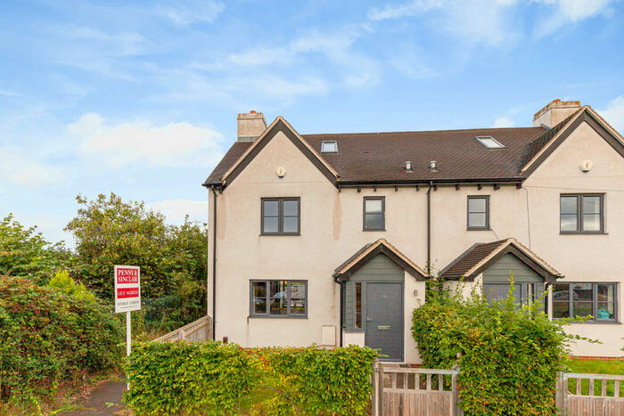 4 Bedroom Semi-Detached House To Rent In Banbury Road, Kidlington, OX5