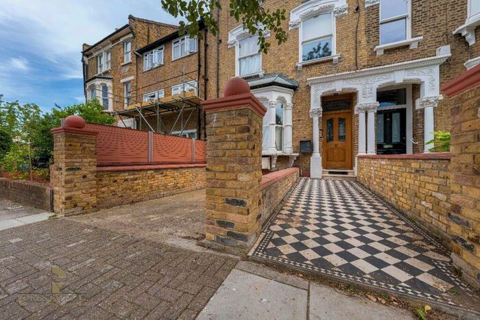 3 Bedroom Apartment To Rent In Freegrove Road, London, N7